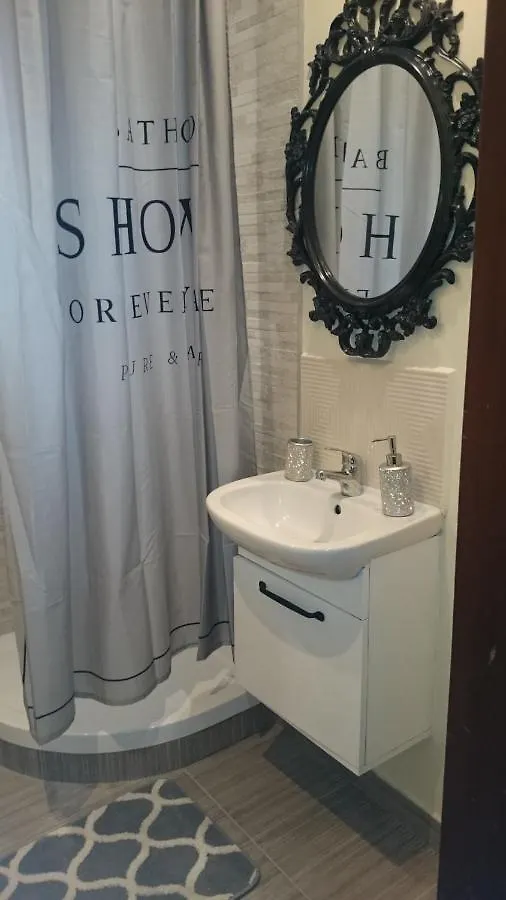 ホームステイ Cute Rooms Near The Centrum グダニスク